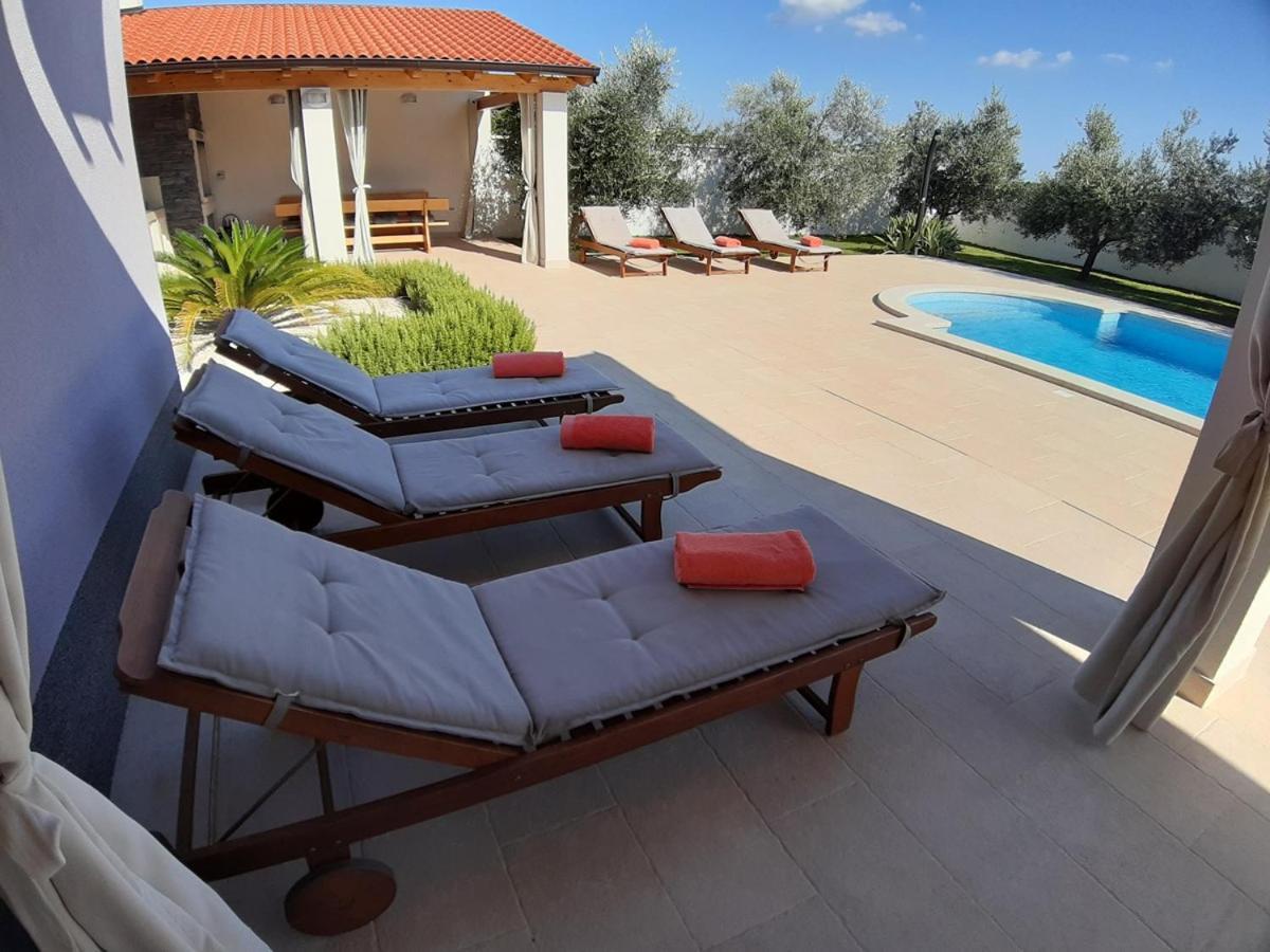 Villa Zeus Pula Exterior foto