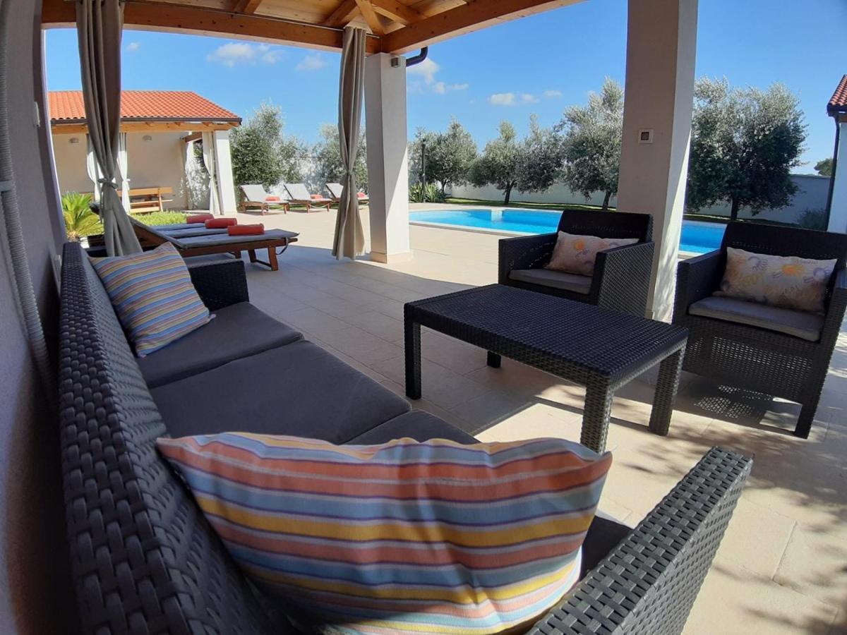 Villa Zeus Pula Exterior foto